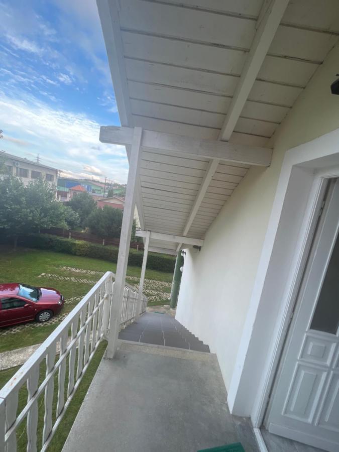 Gabe'S Nest Apartamento Urom Exterior foto